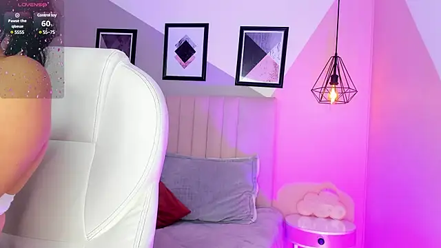 Chloe fischer  online show from February 7, 2:15 pm