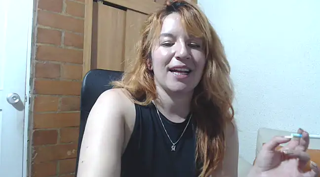 Snapshot of sweet_paula02 chatting on February 4, 11:38 pm sweet paula02 online show from February 4, 11:38 pm