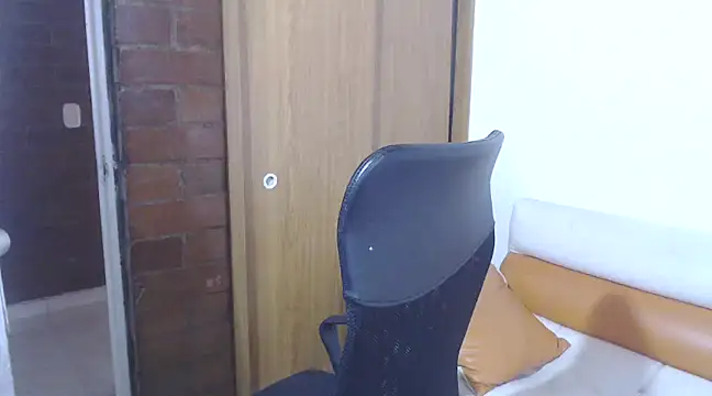 Snapshot of sweet_paula02 chatting on February 18, 5:53 pm sweet paula02 online show from February 18, 5:53 pm