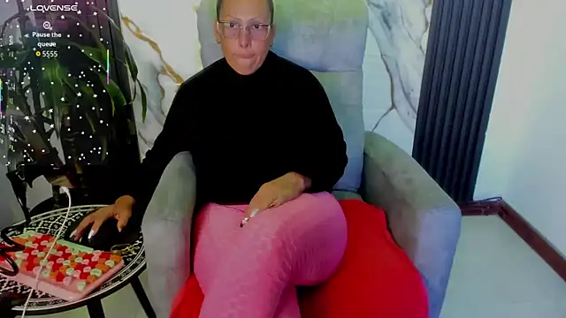 Snapshot of BrendaSex_Hot chatting on February 9, 1:09 am BrendaSex Hot online show from February 9, 1:09 am