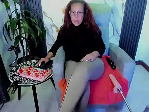 Snapshot of BrendaSex_Hot chatting on February 12, 9:43 pm BrendaSex Hot online show from February 12, 9:43 pm