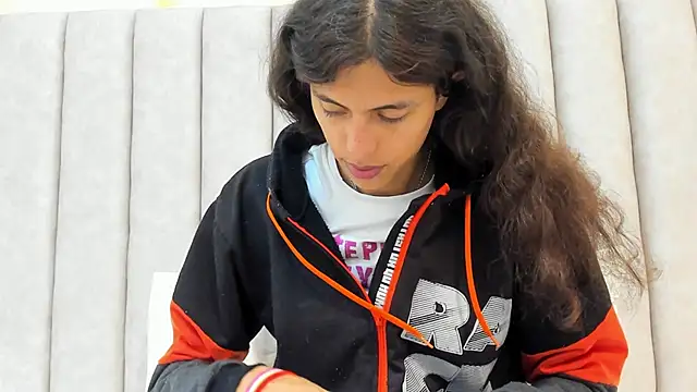 FreyaMoller online show from February 5, 6:48 pm