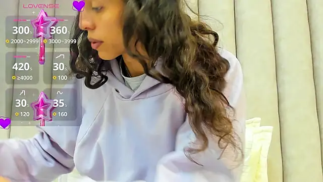 FreyaMoller online show from February 17, 7:10 pm