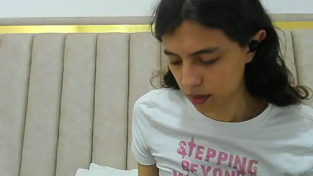 Snapshot of FreyaMoller chatting on May 3, 7:09 pm FreyaMoller online show from May 3, 7:09 pm