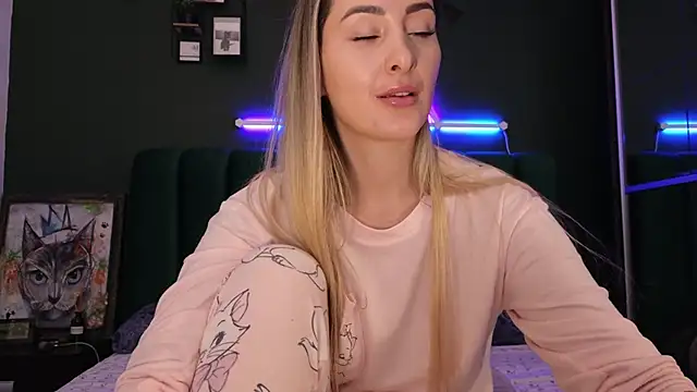 kimmie meow online show from December 19, 6:01 pm