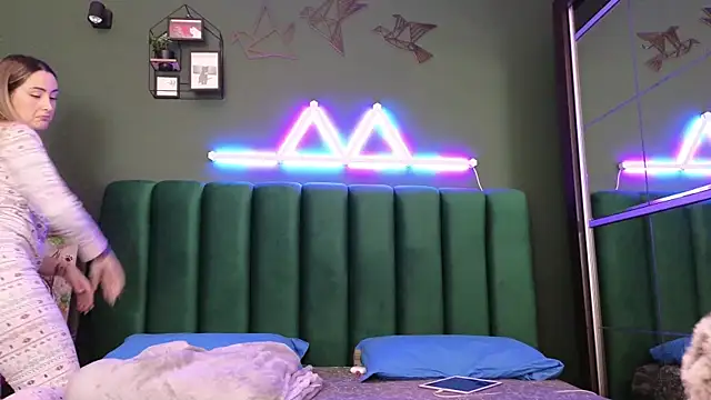 kimmie meow online show from January 9, 6:57 pm