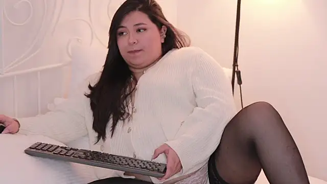 Snapshot of Adia_ chatting on February 14, 5:41 am Adia  online show from February 14, 5:41 am