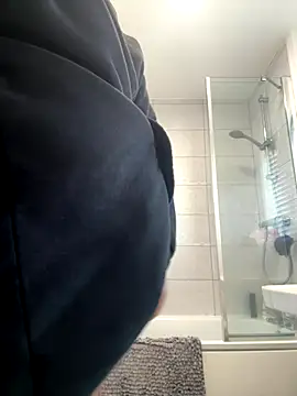 Snapshot of BigBiggs00 chatting on November 8, 8:47 am BigBiggs00 online show from November 8, 8:47 am