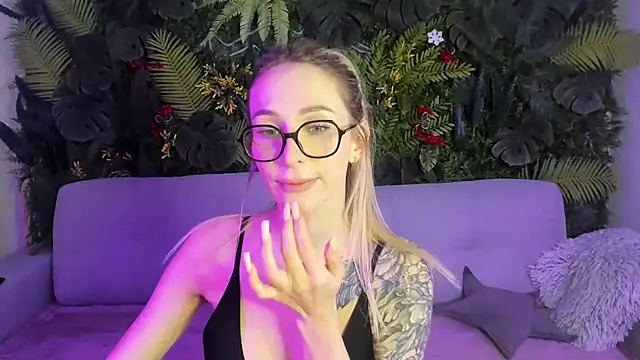 Horny Blond online show from February 13, 9:05 am