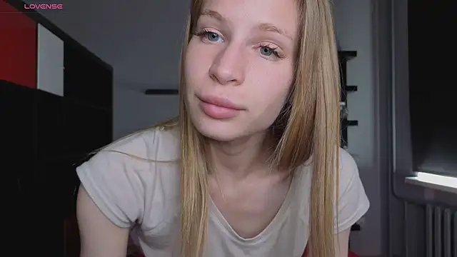 Snapshot of Elis_Fox chatting on June 22, 8:00 am Elis Fox online show from June 22, 8:00 am