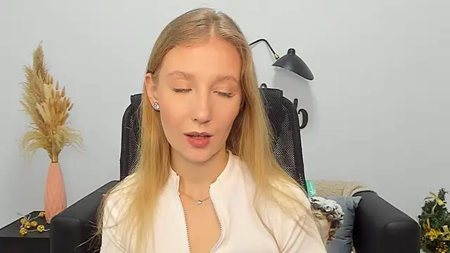 Snapshot of LolaWilsons chatting on December 30, 1:36 pm LolaWilsons online show from December 30, 1:36 pm