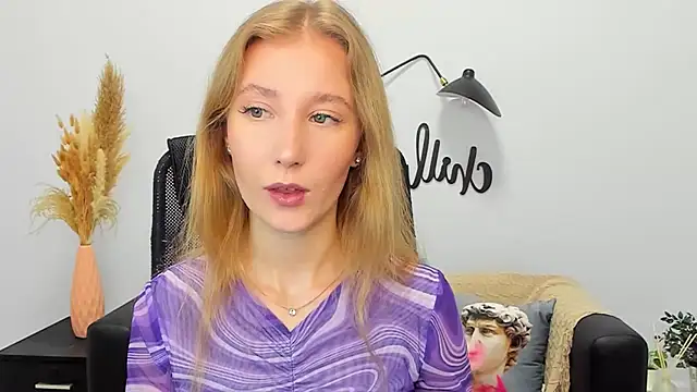 Snapshot of LolaWilsons chatting on January 17, 6:26 am LolaWilsons online show from January 17, 6:26 am