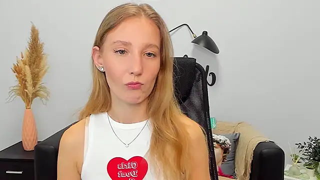 Snapshot of LolaWilsons chatting on February 3, 12:36 pm LolaWilsons online show from February 3, 12:36 pm