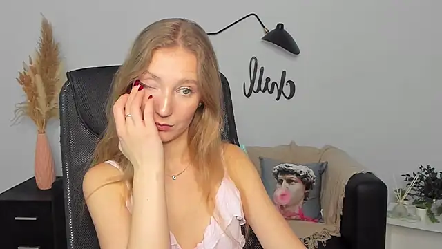 Snapshot of LolaWilsons chatting on February 4, 12:33 pm LolaWilsons online show from February 4, 12:33 pm