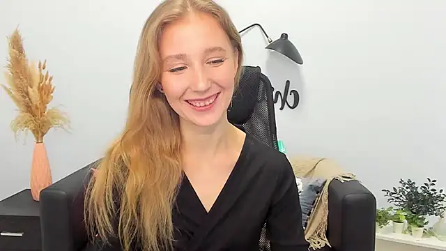 Snapshot of LolaWilsons chatting on February 27, 9:22 am LolaWilsons online show from February 27, 9:22 am