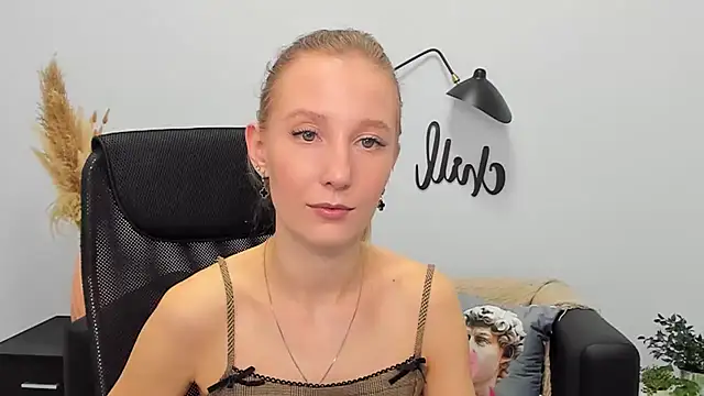 Snapshot of LolaWilsons chatting on March 21, 12:28 pm LolaWilsons online show from March 21, 12:28 pm