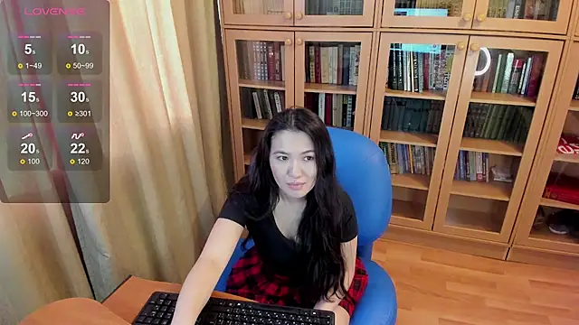 NikkiNSerdron online show from December 19, 4:56 am