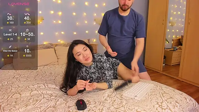 NikkiNSerdron online show from January 25, 9:47 am