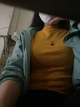 Snapshot of Tuongvy05 chatting on December 21, 8:50 am Tuongvy05 online show from December 21, 8:50 am