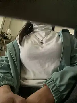 Snapshot of Tuongvy05 chatting on January 18, 2:25 am Tuongvy05 online show from January 18, 2:25 am