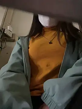 Snapshot of Tuongvy05 chatting on January 18, 5:04 pm Tuongvy05 online show from January 18, 5:04 pm