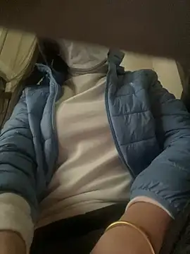 Snapshot of Tuongvy05 chatting on February 25, 4:21 pm Tuongvy05 online show from February 25, 4:21 pm