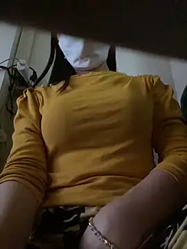 Snapshot of Tuongvy05 chatting on March 17, 3:29 pm Tuongvy05 online show from March 17, 3:29 pm