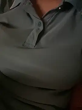 Snapshot of Tuongvy05 chatting on October 13, 4:07 pm Tuongvy05 online show from October 13, 4:07 pm