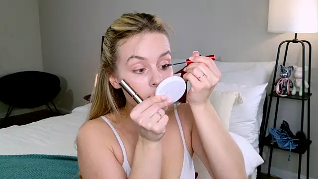 RozzitaBedberry online show from November 5, 11:10 am