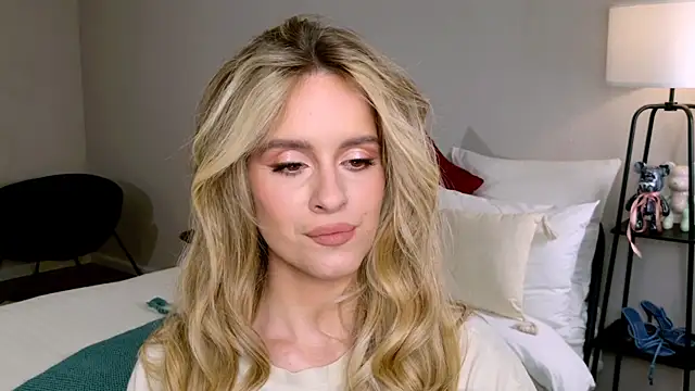 RozzitaBedberry online show from November 22, 9:47 pm