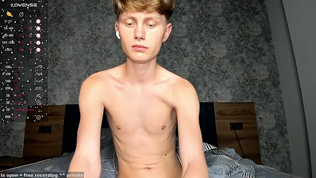 Snapshot of christian_di0r chatting on March 16, 3:17 pm christian di0r online show from March 16, 3:17 pm