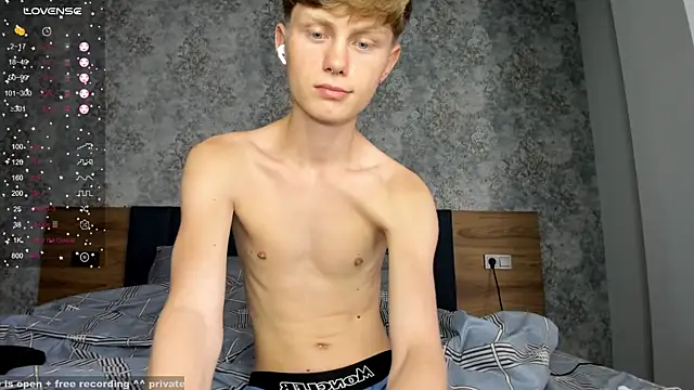 Snapshot of christian_di0r chatting on March 17, 9:12 am christian di0r online show from March 17, 9:12 am