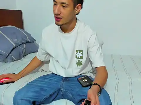 Chandler ken online show from December 19, 1:45 am