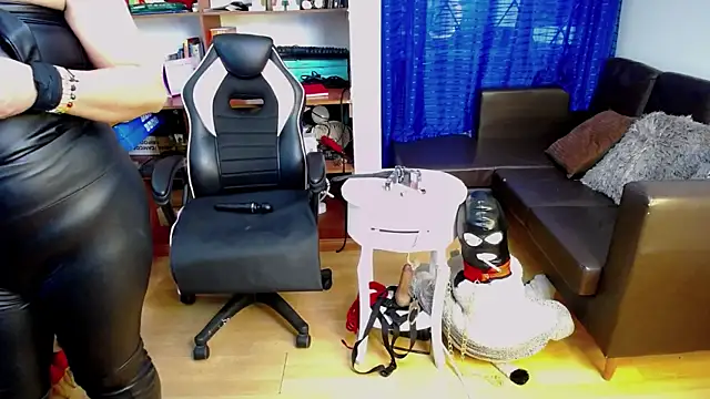 Snapshot of LiaTaylorr chatting on September 23, 12:41 pm LiaTaylorr online show from September 23, 12:41 pm