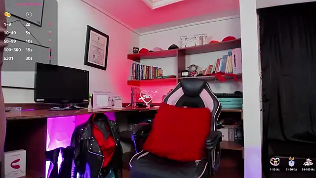 Snapshot of LiaTaylorr chatting on February 12, 12:11 pm LiaTaylorr online show from February 12, 12:11 pm