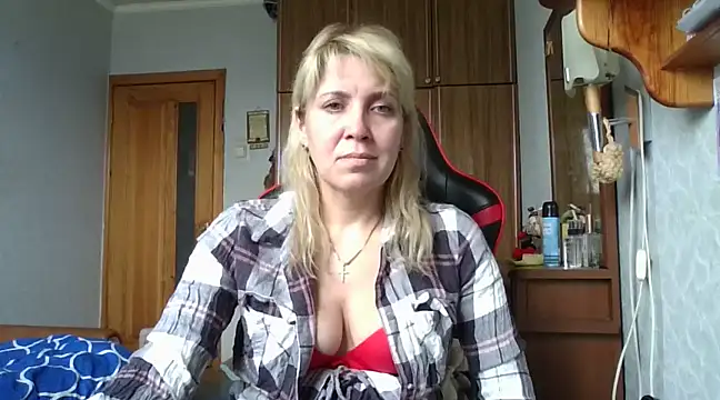 IrinaB1 online show from March 3, 8:05 am