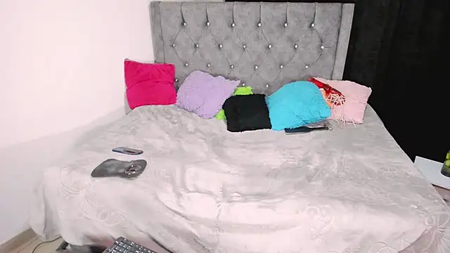 valenthottie online show from February 22, 2:28 am