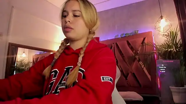 Haelycute online show from February 1, 11:21 am