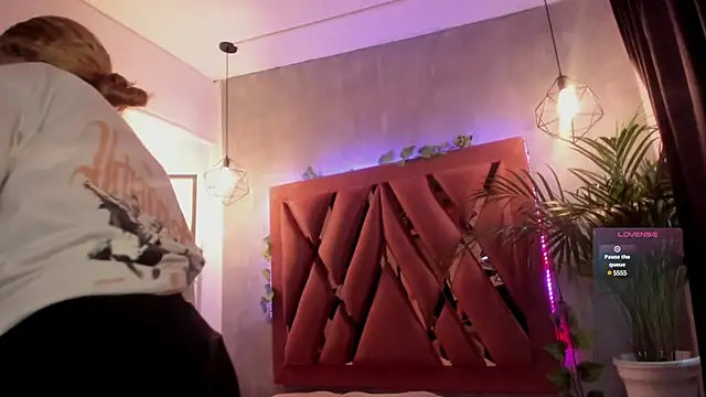 Haelycute online show from February 6, 11:43 am