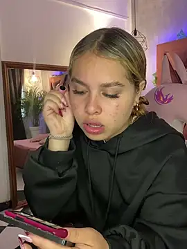 Haelycute online show from February 12, 11:40 am