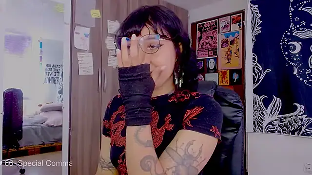 melissahowl online show from October 12, 5:01 pm