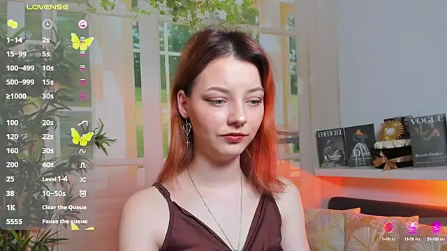 pretty little thing online show from March 10, 10:02 pm