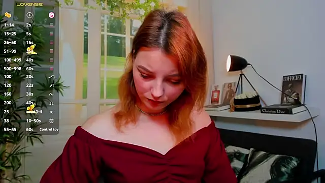 pretty little thing online show from November 12, 2:50 pm