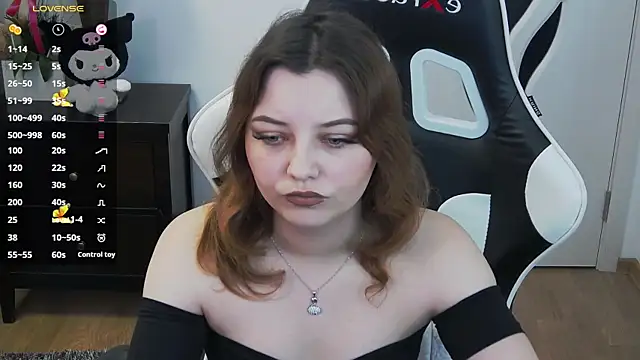 pretty little thing online show from April 21, 5:28 pm