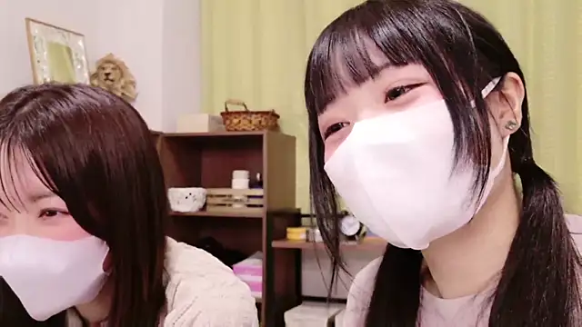 Mia--meow online show from February 11, 2:35 pm