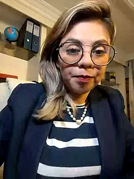 Snapshot of Cata_Office-12 chatting on January 3, 8:11 pm Cata Office-12 online show from January 3, 8:11 pm