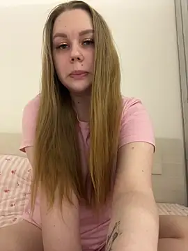 Snapshot of Marylallka5 chatting on May 1, 8:35 pm Marylallka5 online show from May 1, 8:35 pm