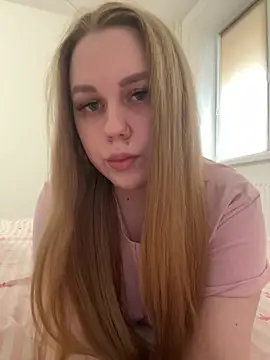 Snapshot of Marylallka5 chatting on May 12, 2:14 pm Marylallka5 online show from May 12, 2:14 pm