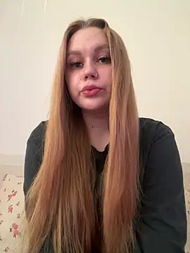 Snapshot of Marylallka5 chatting on June 2, 5:20 am Marylallka5 online show from June 2, 5:20 am