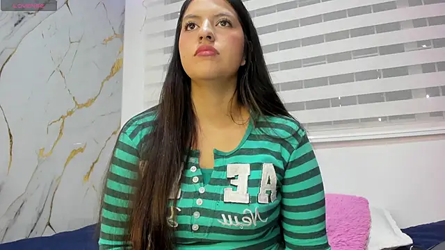 Snapshot of Sophie_Petit chatting on December 5, 12:22 pm Sophie Petit online show from December 5, 12:22 pm